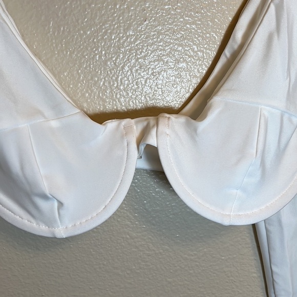 LONG Sleeve White Crop Top - Picture 4 of 8